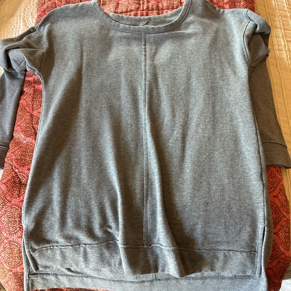 Gray long straight sweatshirt